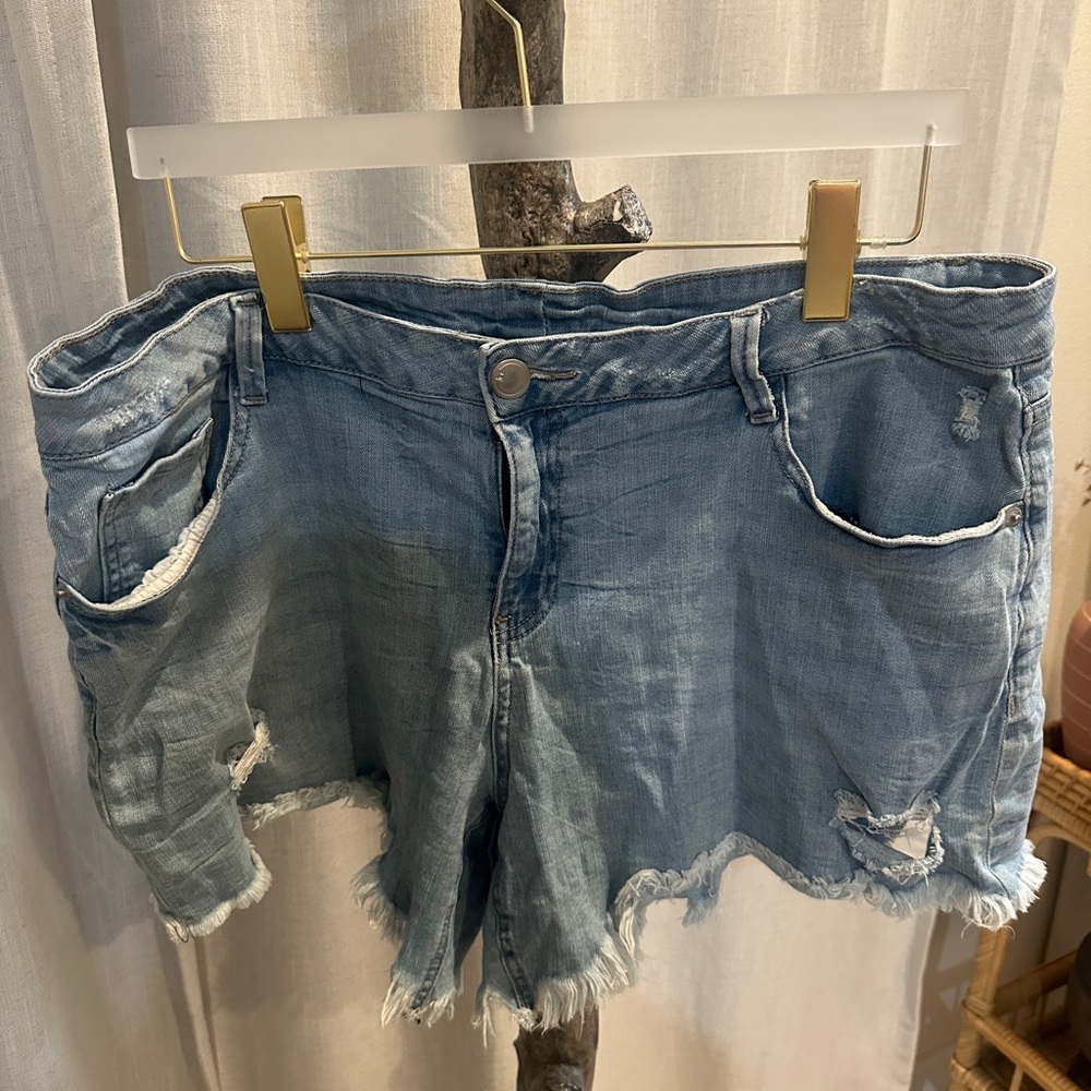 Lane Bryant Light Blue Distressed Jean Shorts size 20